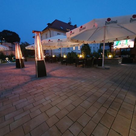 Hotel Libero Milicz Esterno foto