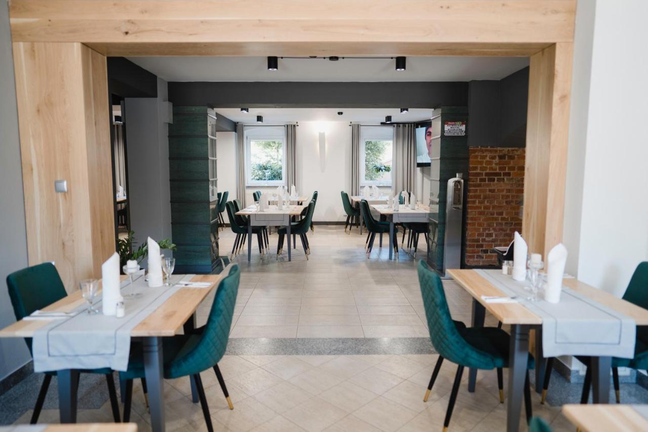 Hotel Libero Milicz Esterno foto