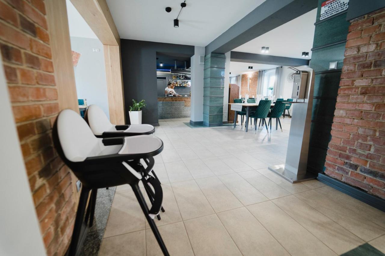 Hotel Libero Milicz Esterno foto