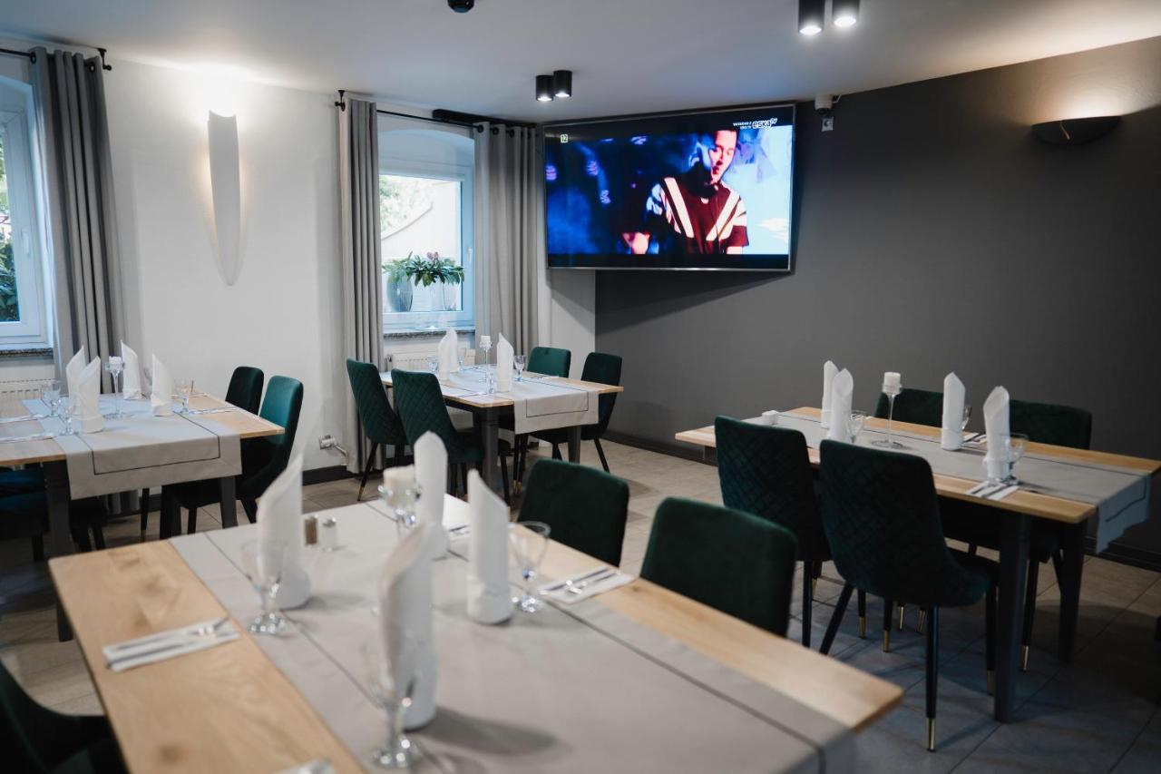 Hotel Libero Milicz Esterno foto