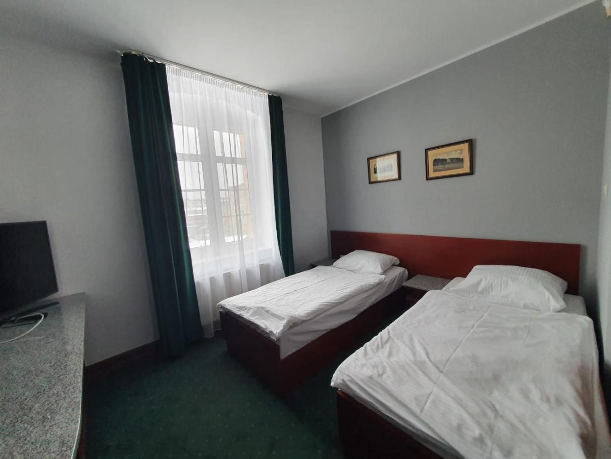 Hotel Libero Milicz Esterno foto