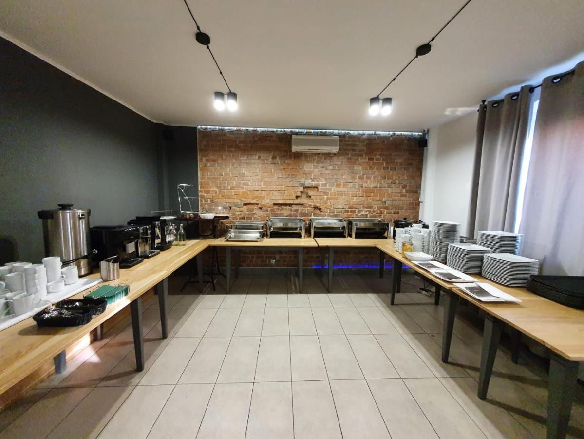 Hotel Libero Milicz Esterno foto