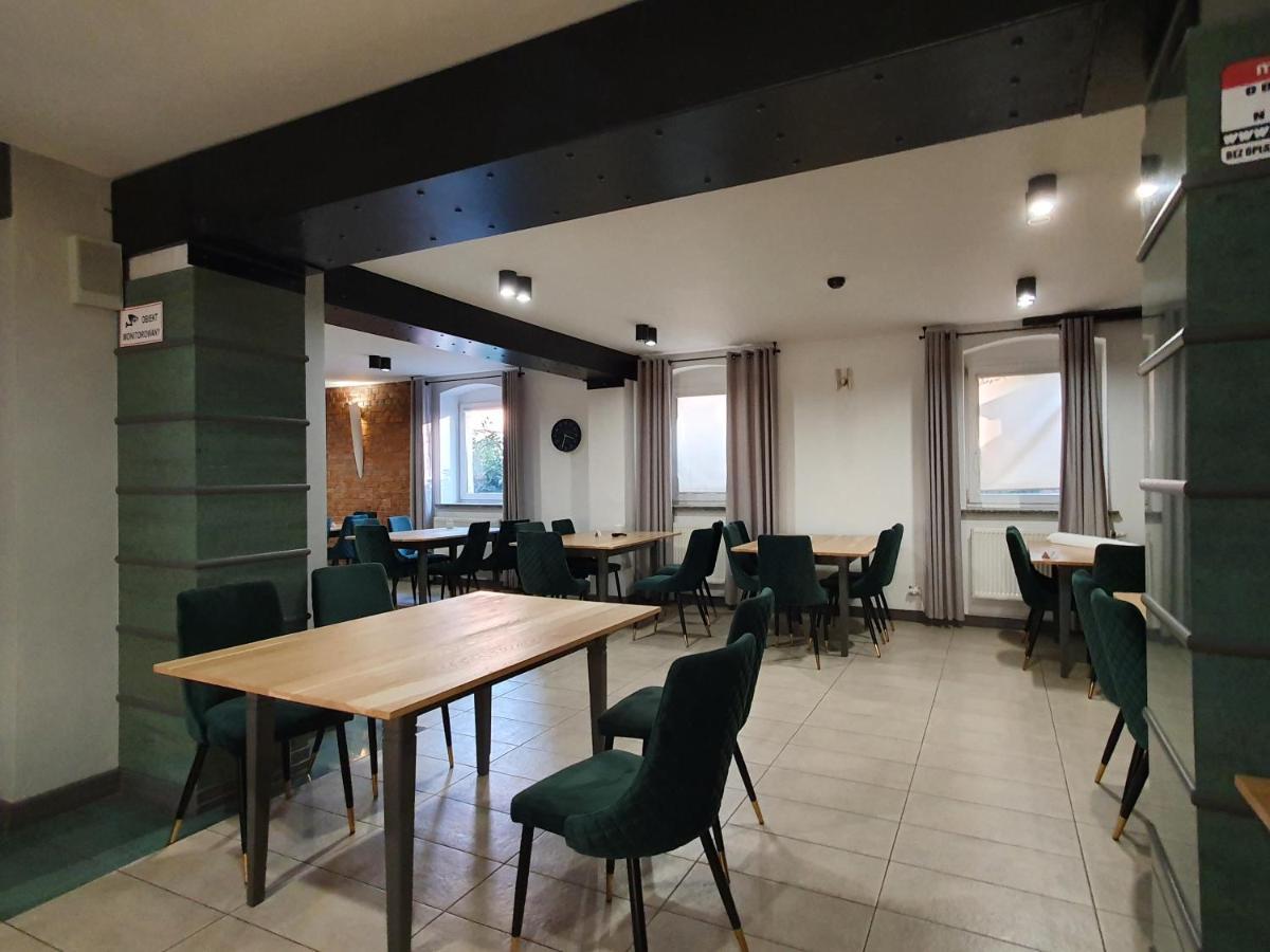 Hotel Libero Milicz Esterno foto