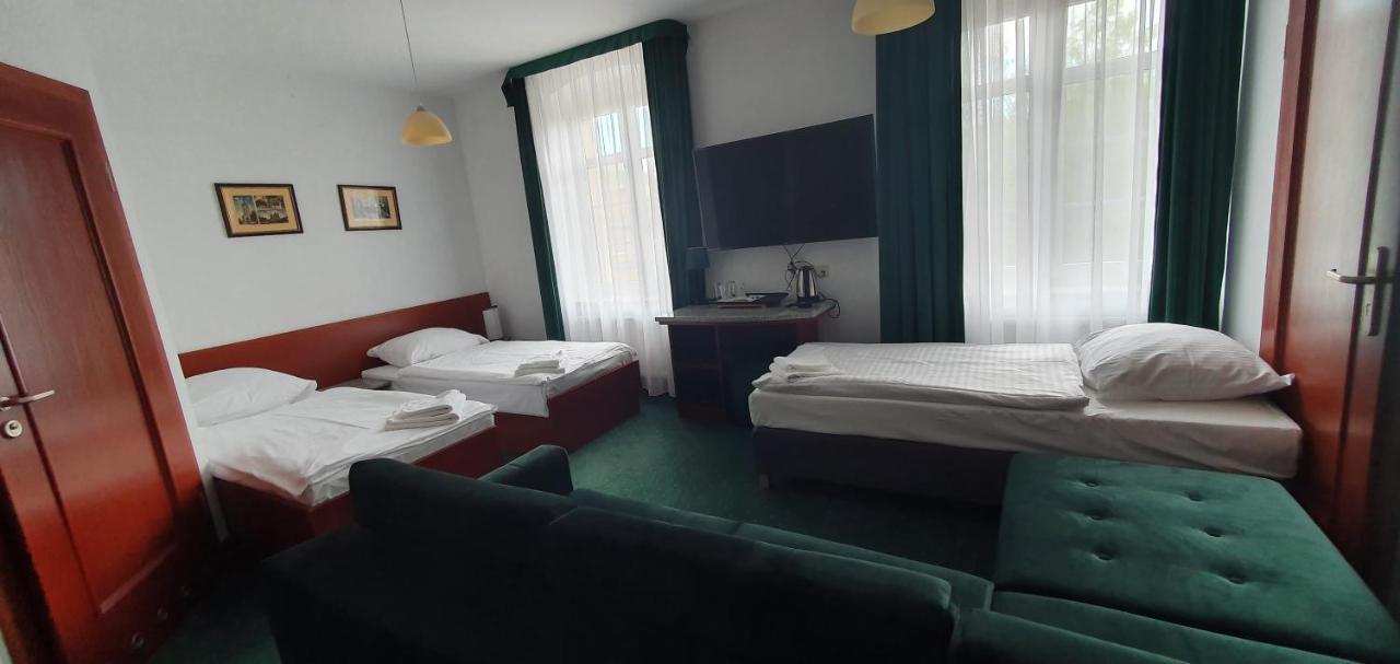 Hotel Libero Milicz Esterno foto