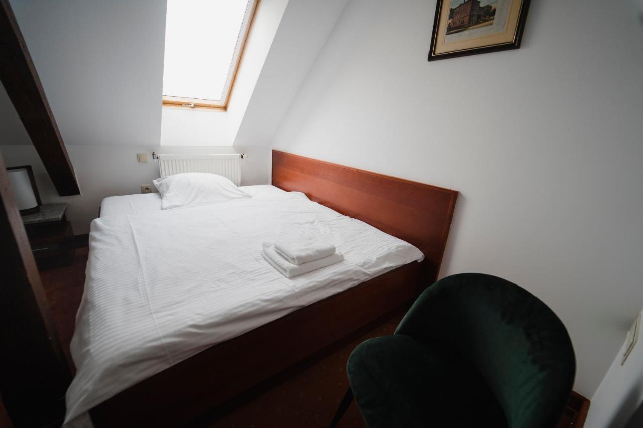 Hotel Libero Milicz Esterno foto