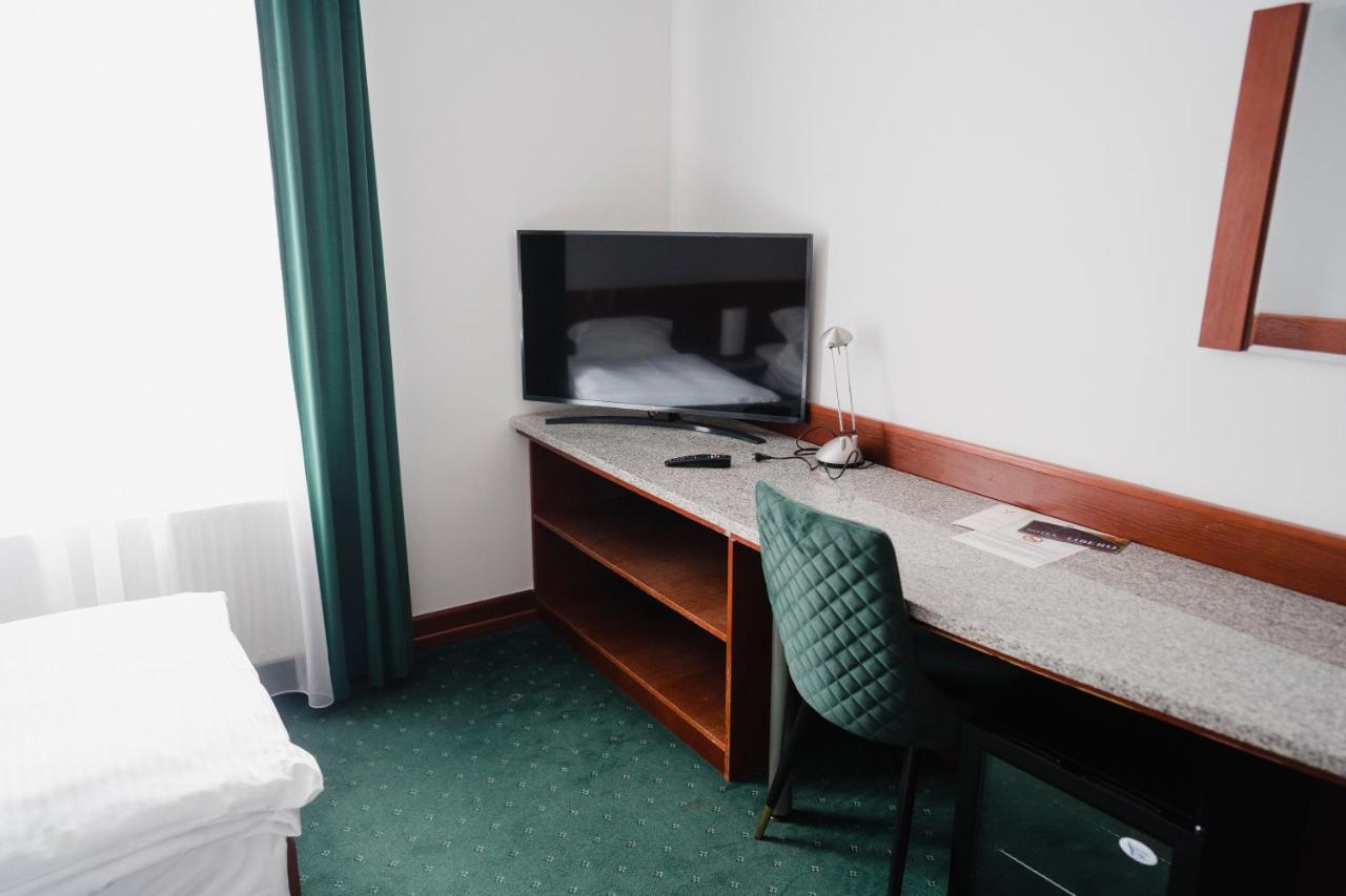 Hotel Libero Milicz Esterno foto