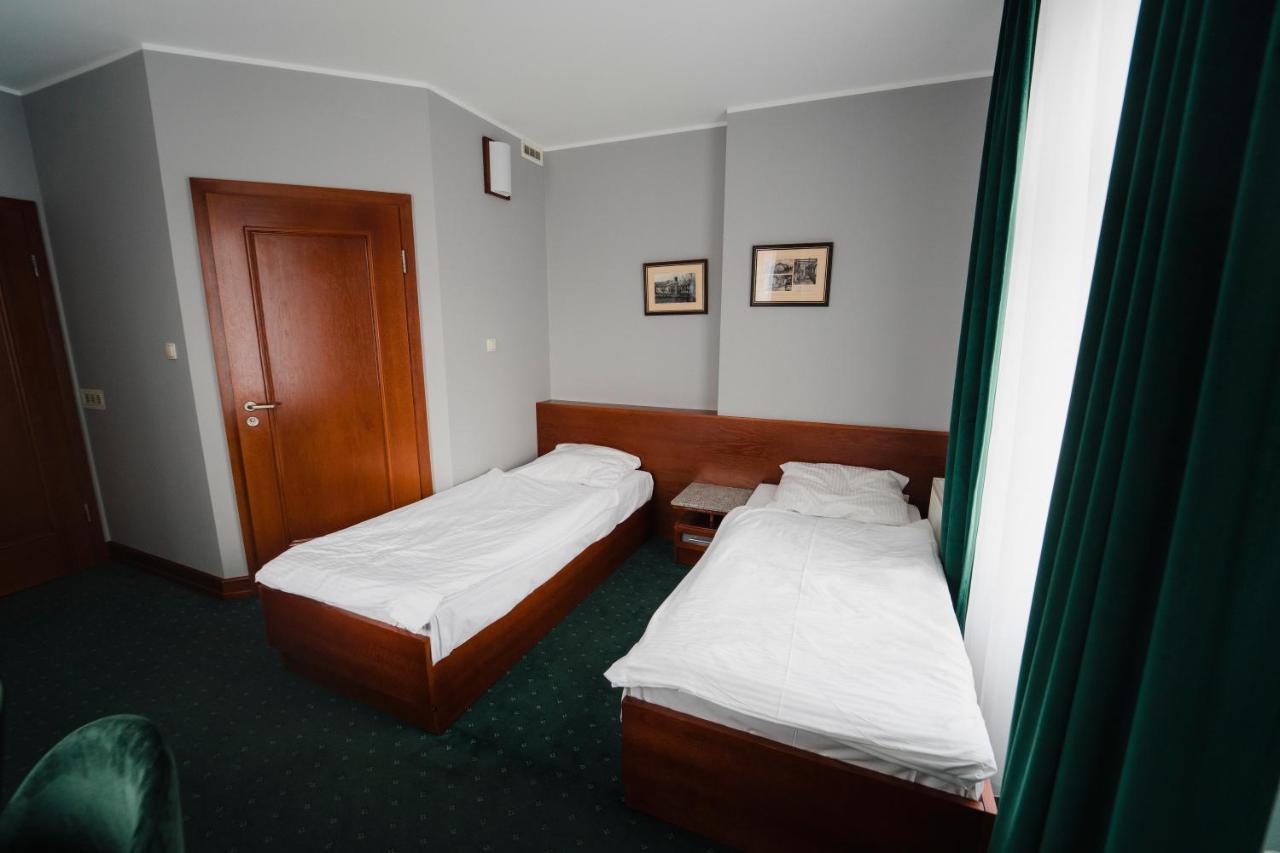 Hotel Libero Milicz Esterno foto