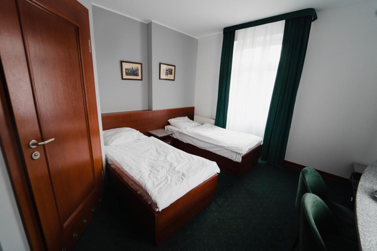 Hotel Libero Milicz Esterno foto