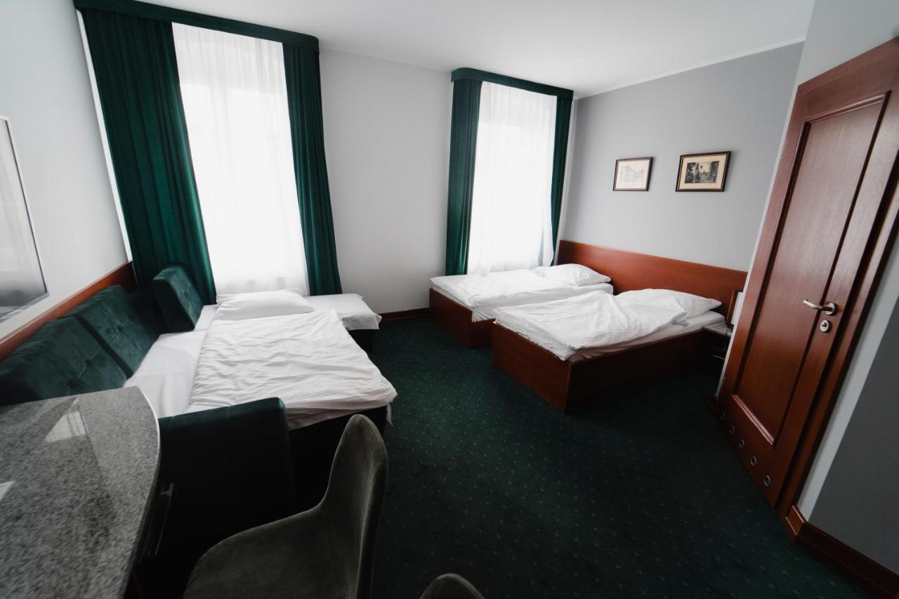 Hotel Libero Milicz Esterno foto