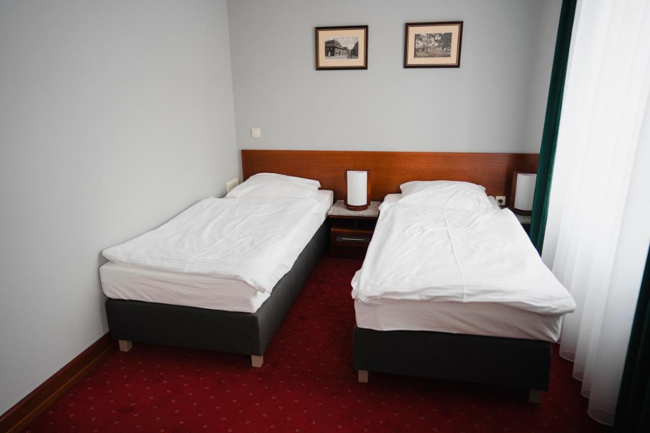 Hotel Libero Milicz Esterno foto