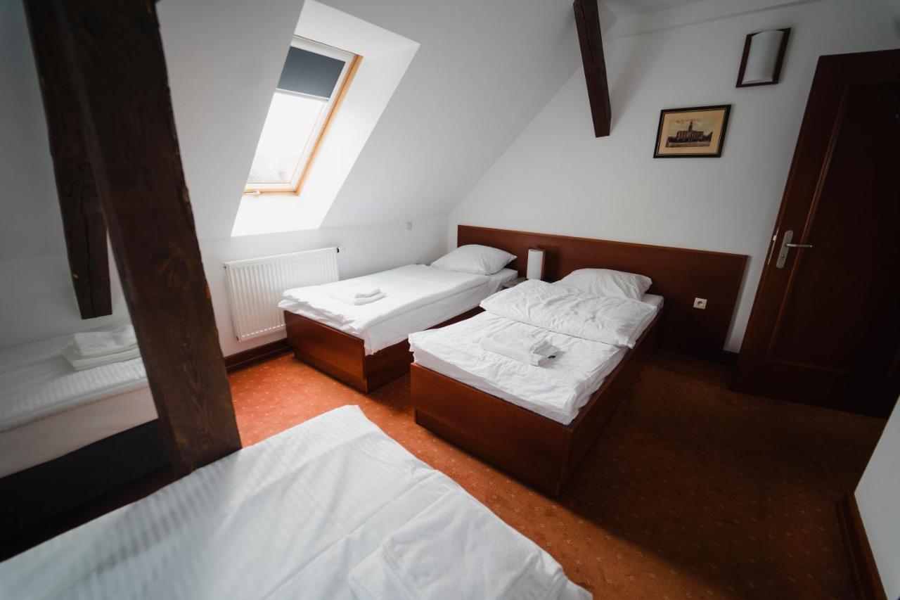 Hotel Libero Milicz Esterno foto