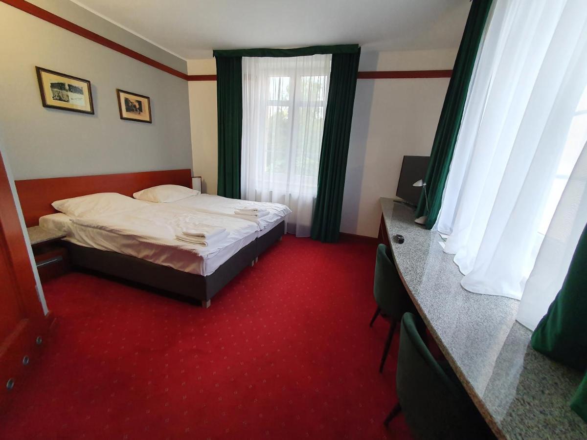 Hotel Libero Milicz Esterno foto