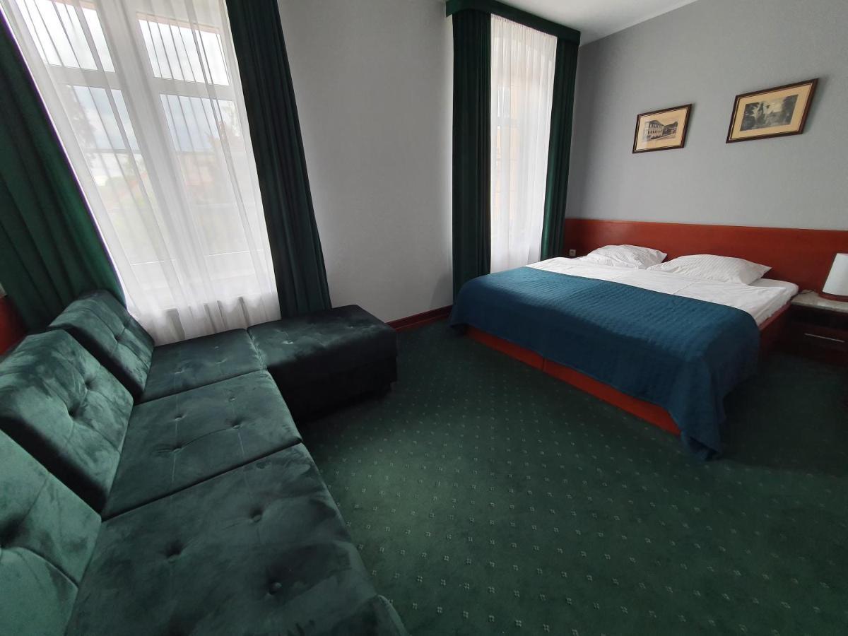 Hotel Libero Milicz Esterno foto