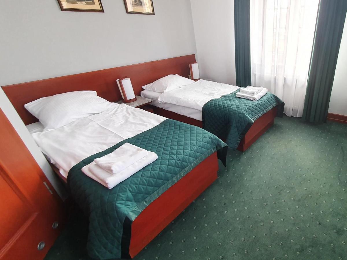 Hotel Libero Milicz Esterno foto