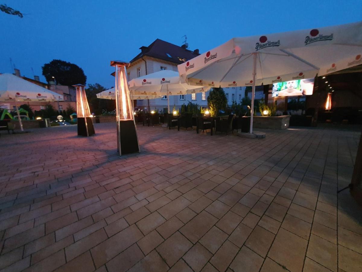 Hotel Libero Milicz Esterno foto