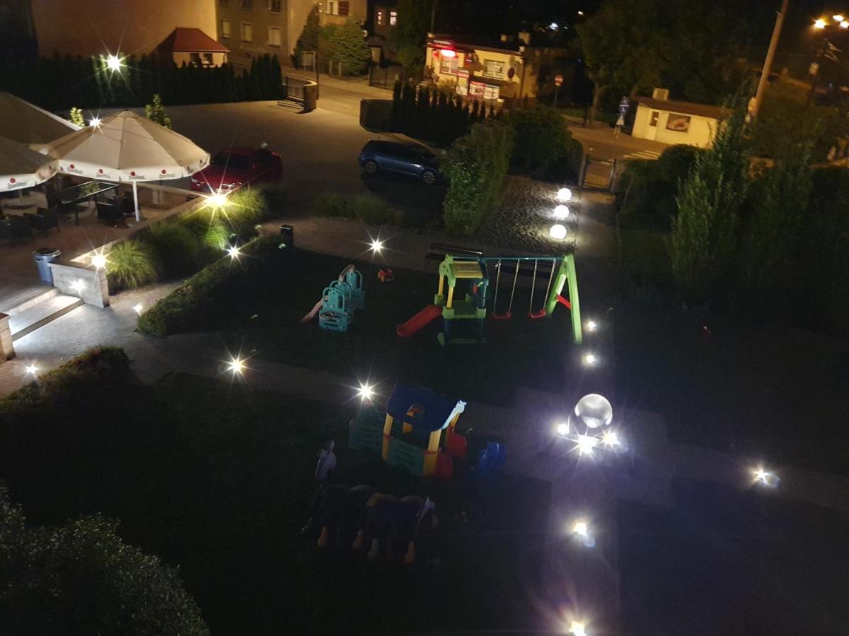 Hotel Libero Milicz Esterno foto
