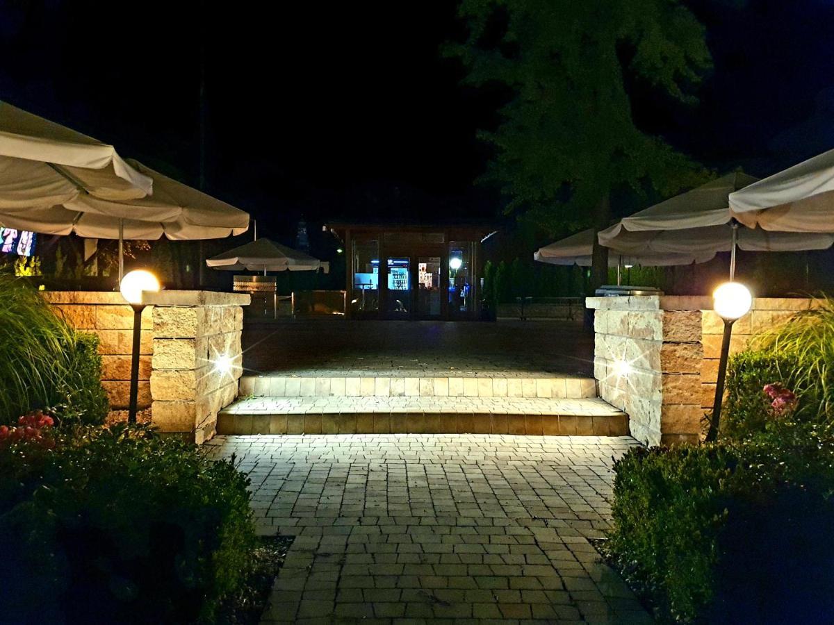 Hotel Libero Milicz Esterno foto
