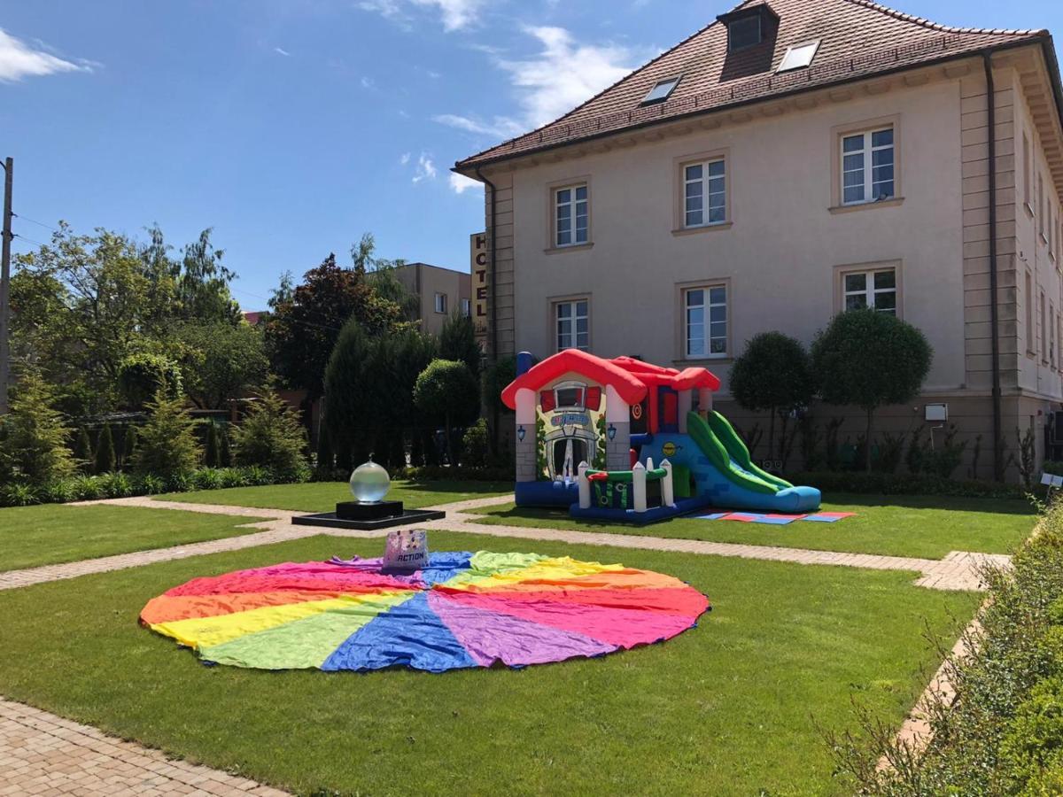 Hotel Libero Milicz Esterno foto